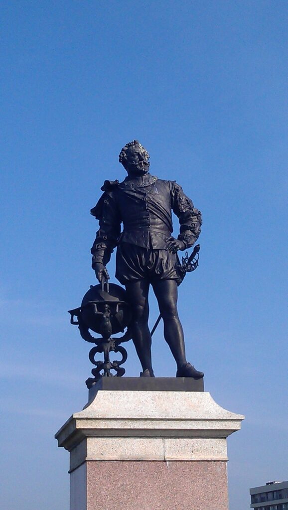 Things To Do in Plymouth: Statue of Sir Francis Drake